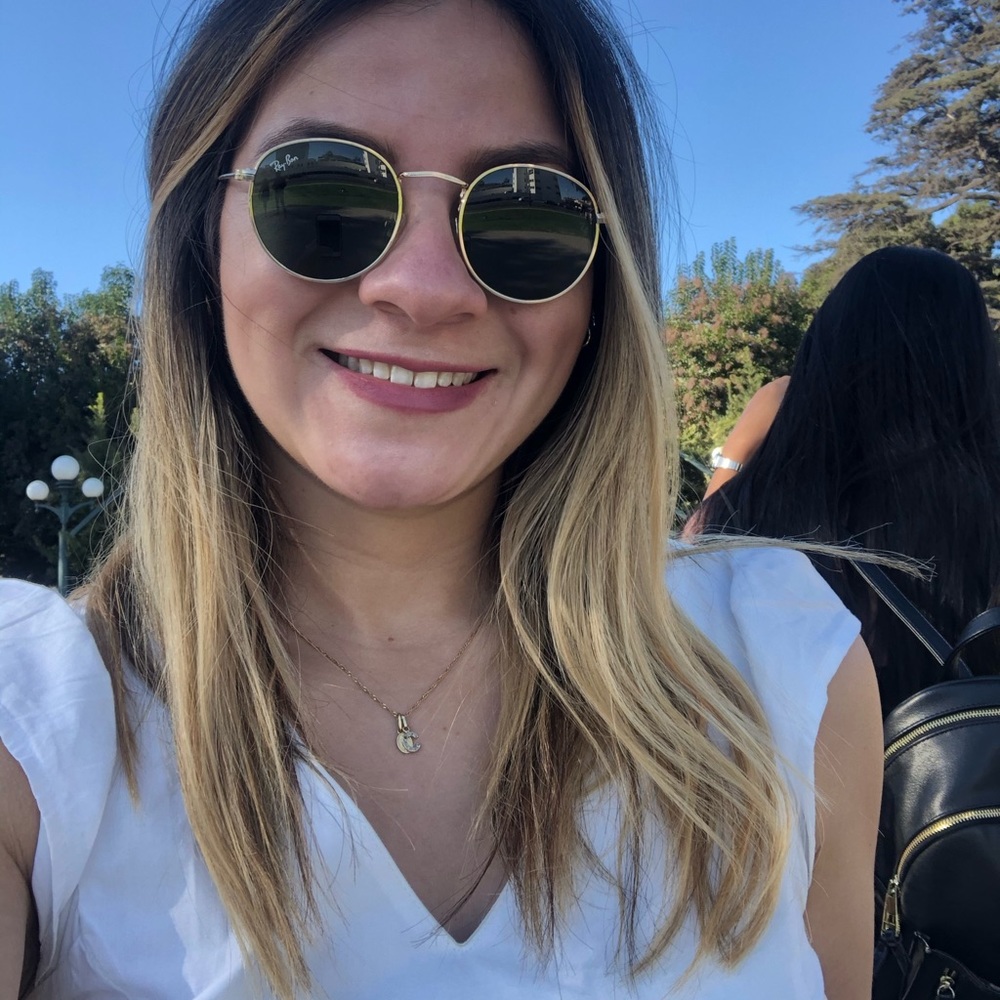 Meet your Posher, Camila